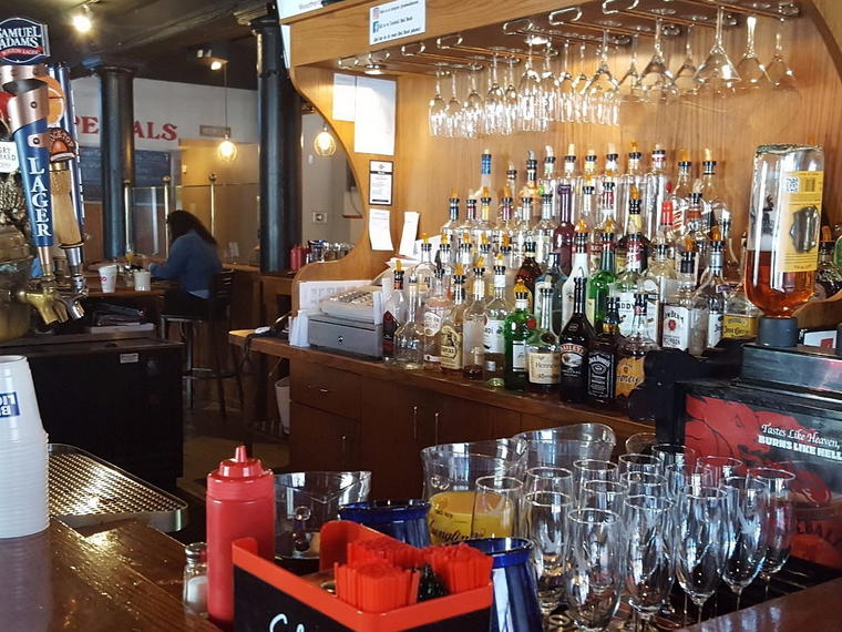Red Rock Tavern, Hartford, United States