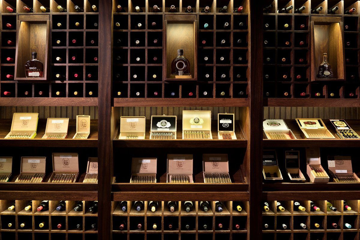 Don Queco Cigar Bar, Bar in Higuey