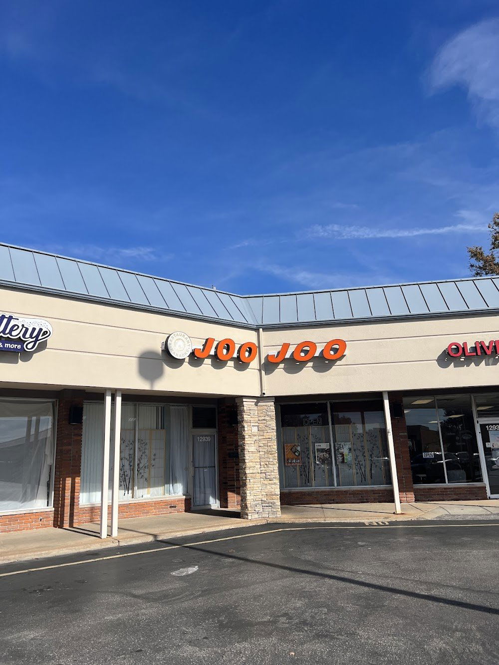 Joo Joo Restaurant & Karaoke, Bar in Maryland Heights