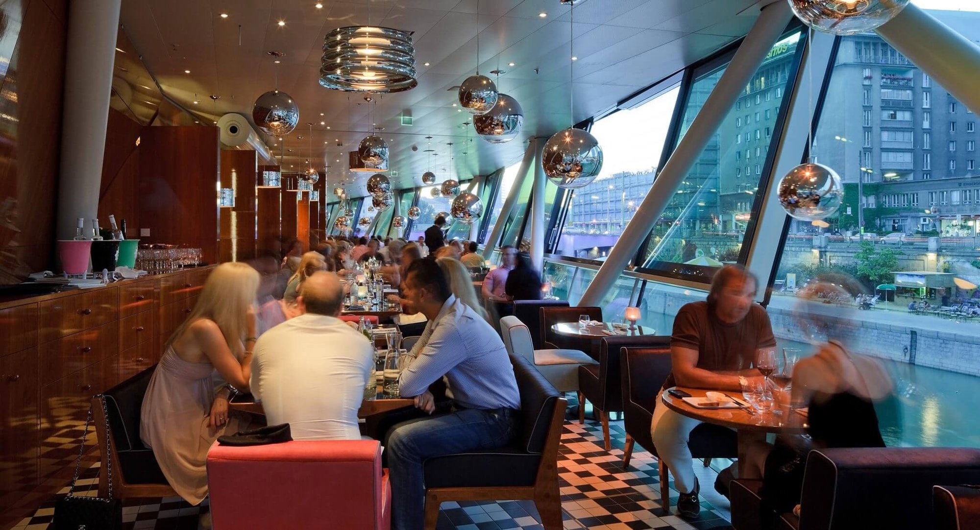 Café & Restaurant Motto am Fluss, Bar in Vienna