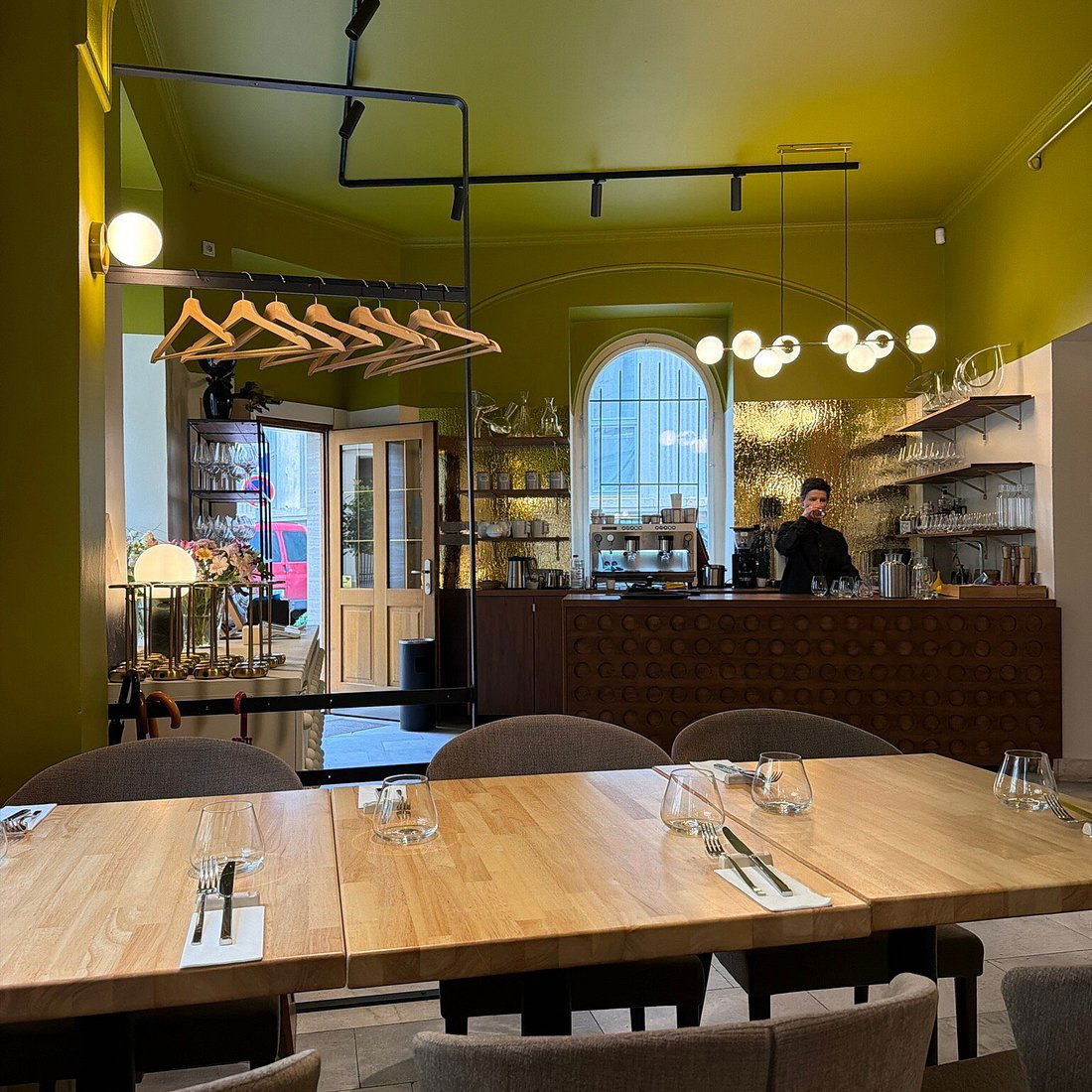 Danu Restaurant & Wine Cellar, Bar in 120 00 Praha