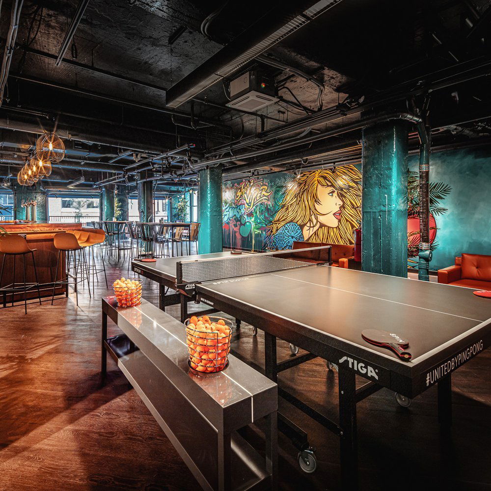 Swingers, Bar in Boston
