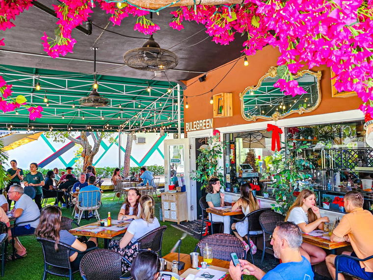 Bulegreen Cafe Yard, Oakland Park, United States