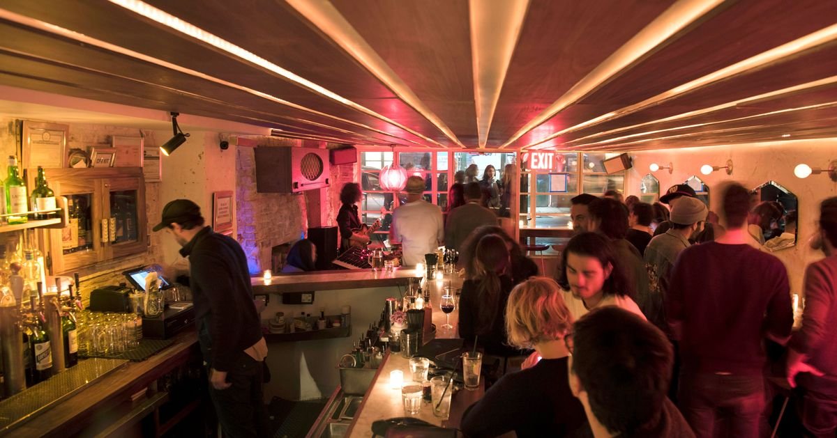 Loosie Rouge, Bar in New York City