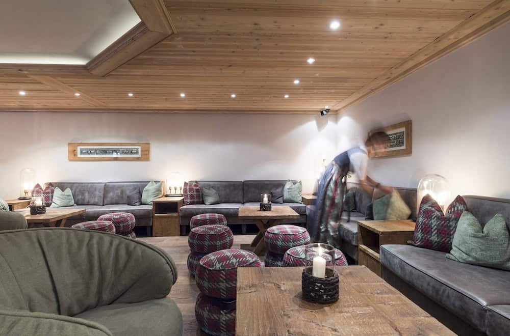 Fireplace Lounge