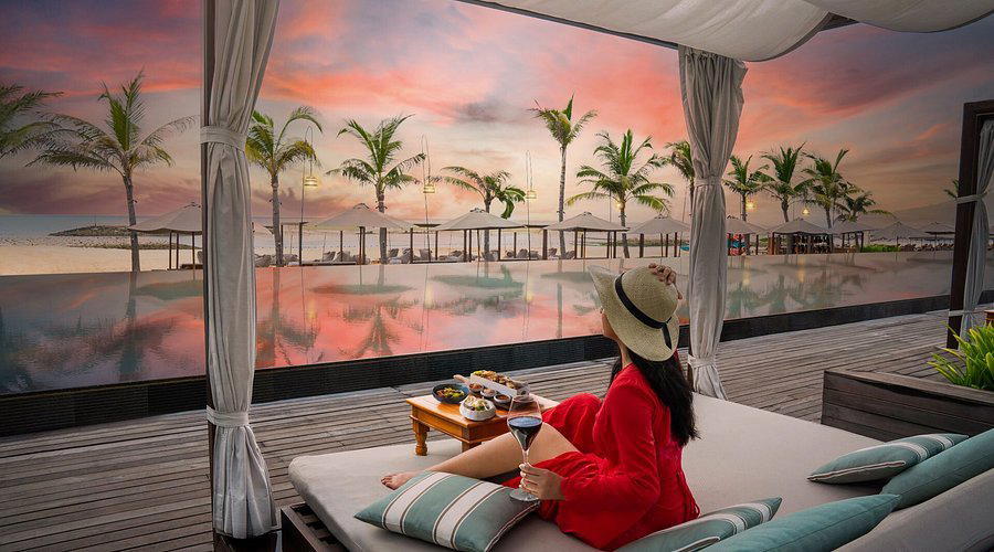 Reef Beach Club bar in Bali