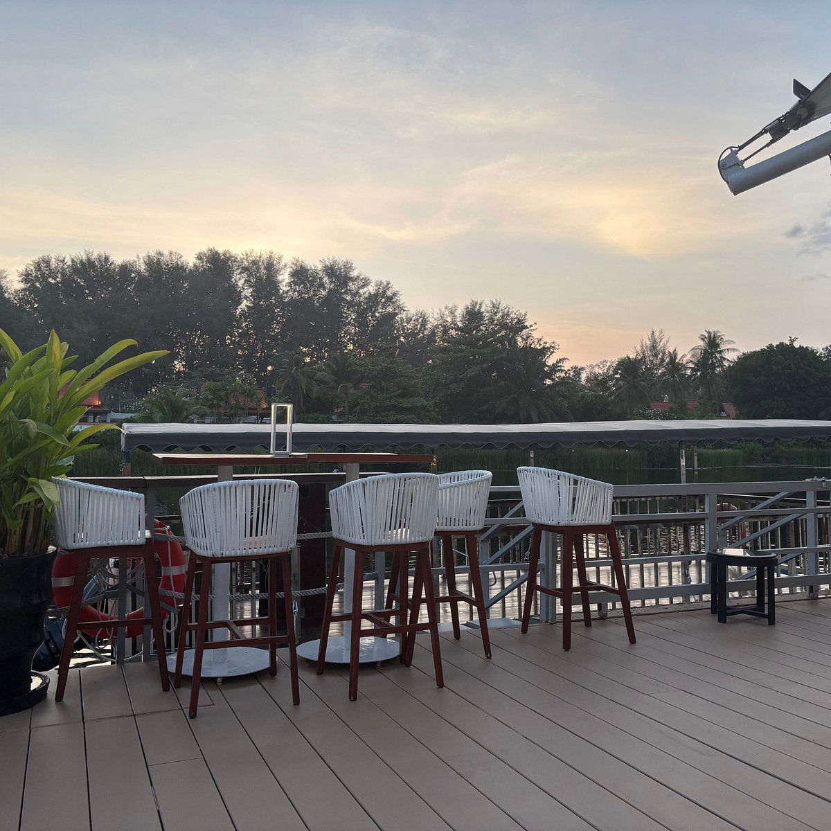 Tin Tapas Bar, Bar in Phuket