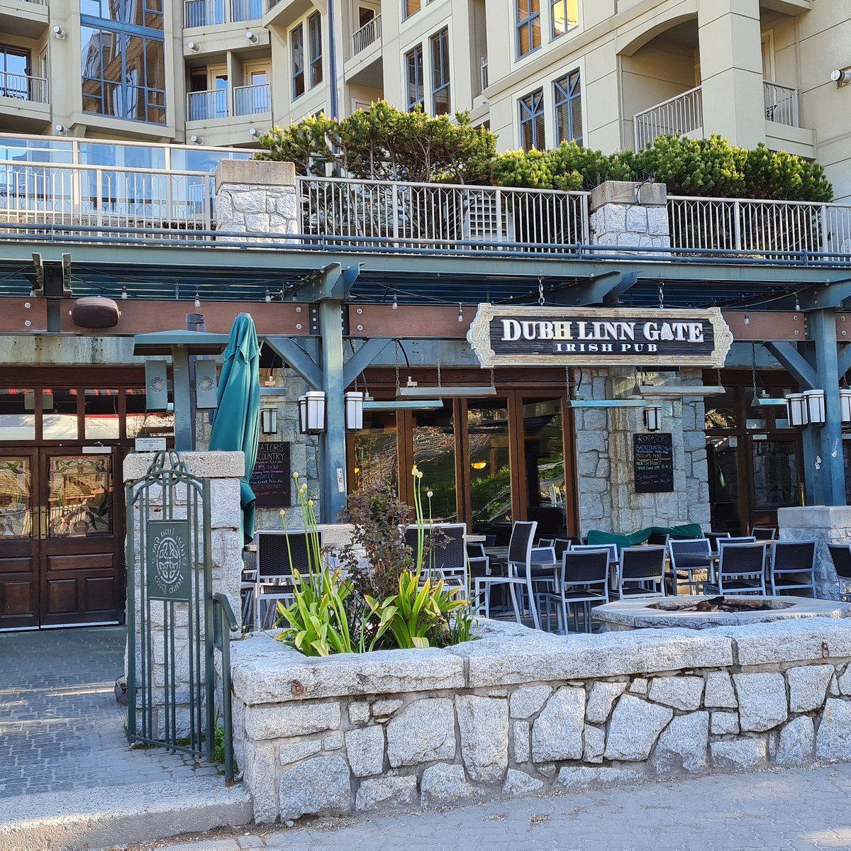 Dubh Linn Gate Irish Pub, Bar in Whistler