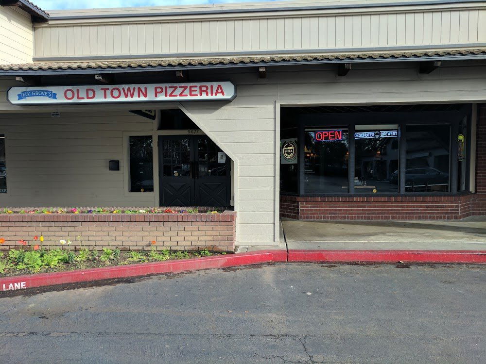 Old Town Pizza and Tap House, Bar in Elk Grove