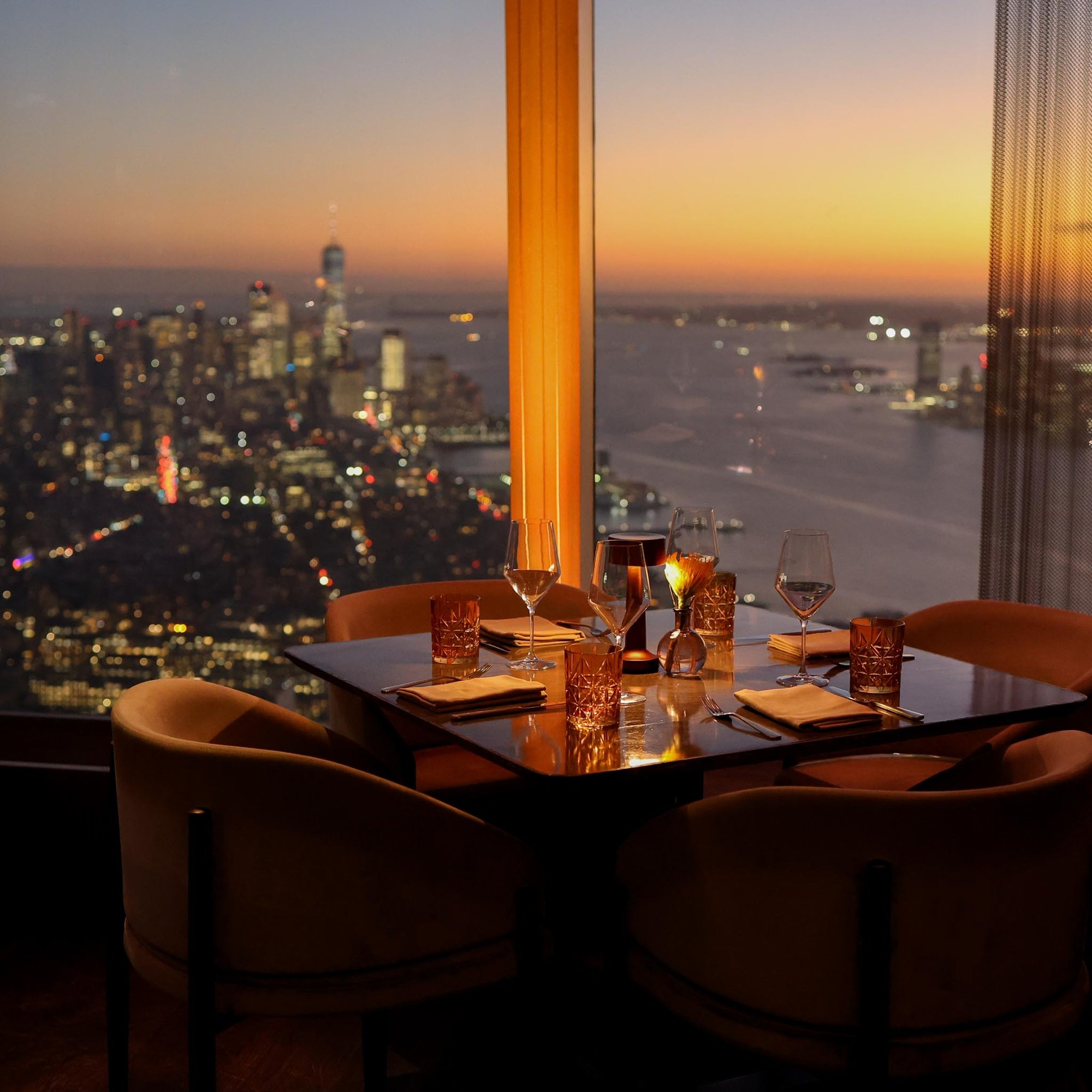 Peak with Priceless Restaurant & Bar bar in New York City, United States