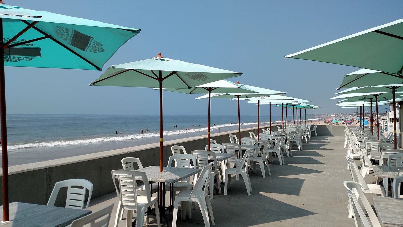 Windjammer Surf Bar