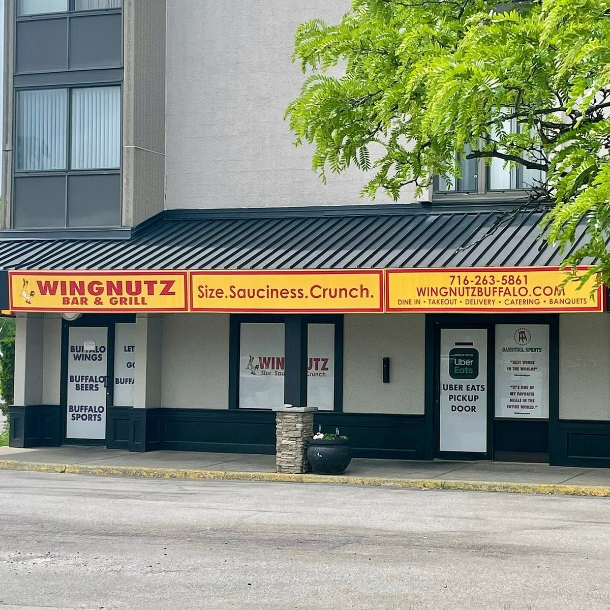 Wingnutz Bar and Grill
