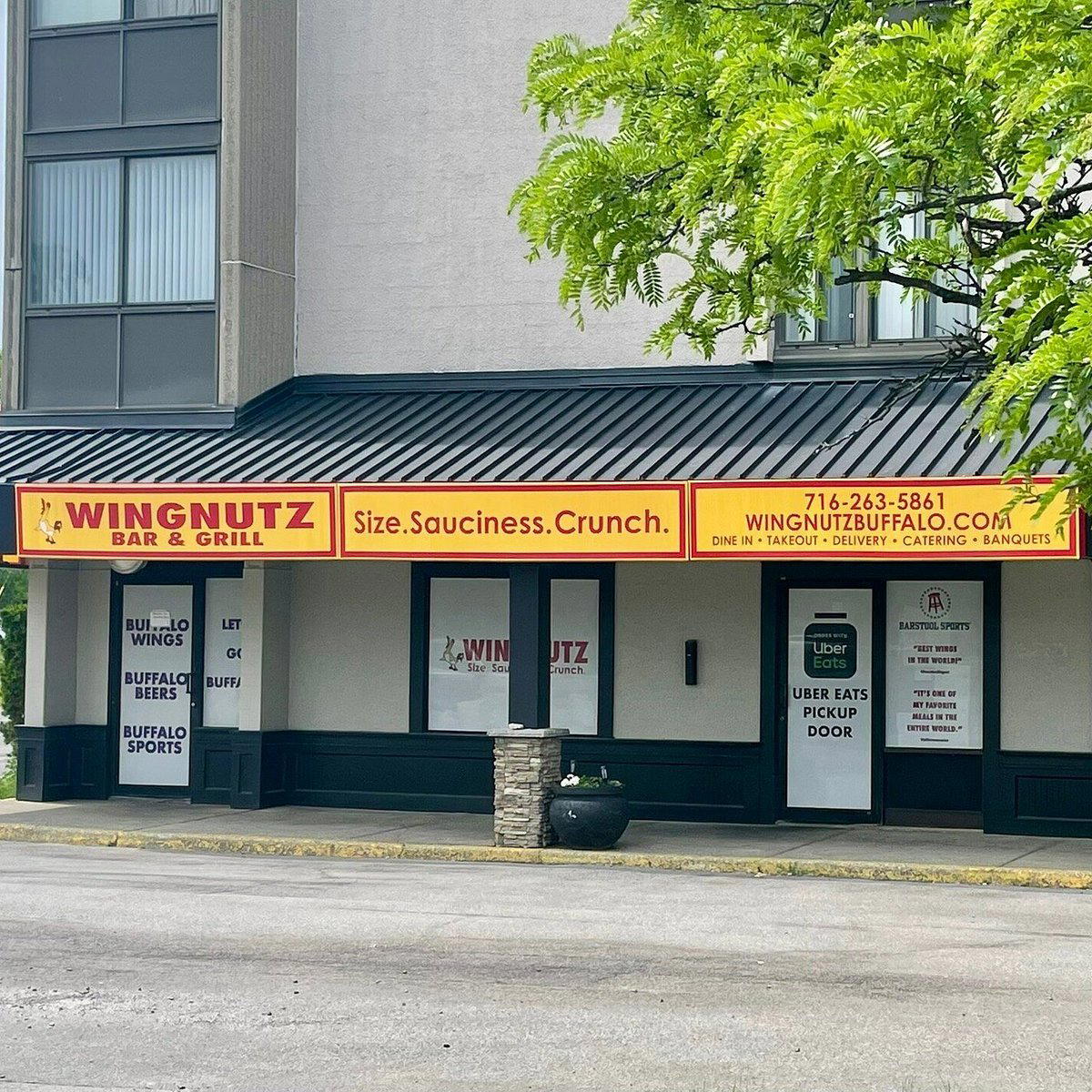 Wingnutz Bar and Grill, Amherst, United States