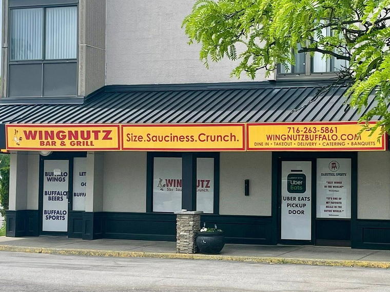 Wingnutz Bar and Grill, Amherst, United States
