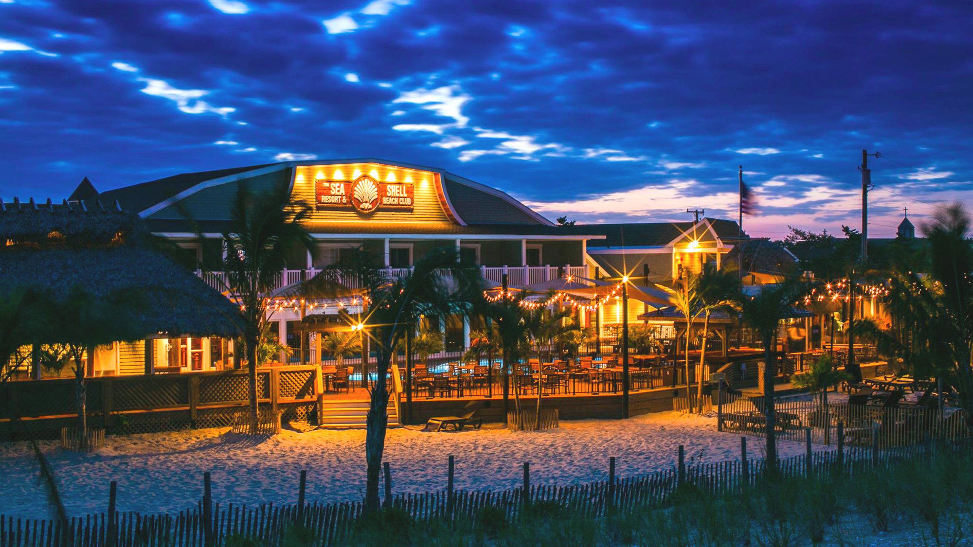 Sea Shell Resort and Beach Club bar in Beach Haven