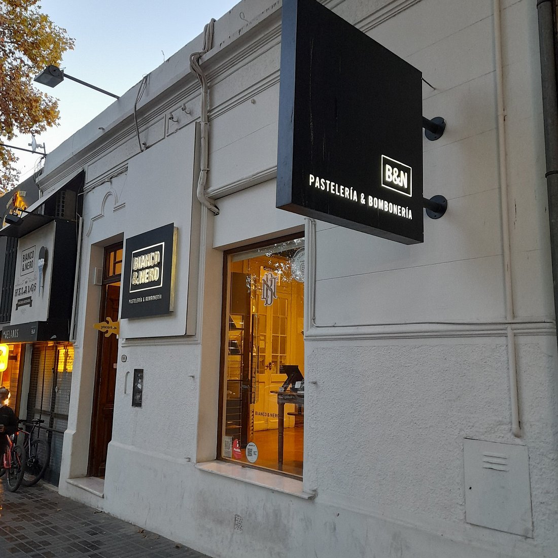 Bianco & Nero Arístides bar in Mendoza, Argentina