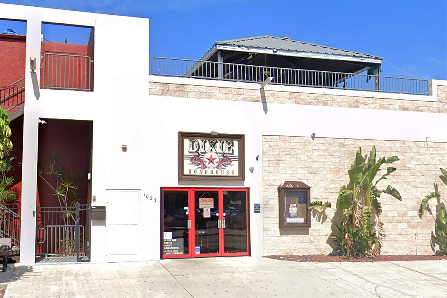 Dixie Roadhouse, Bar in Cape Coral