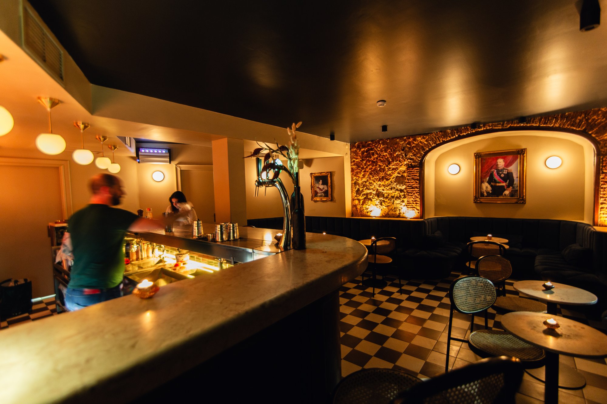 The Monarch, Bar in Lisbon