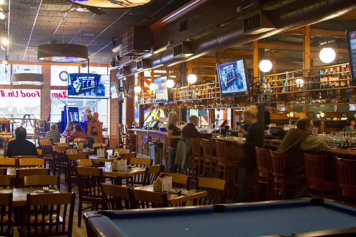 Z's Bar & Restaurant, Bar in Grand Rapids