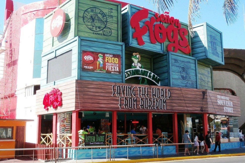 Ofek, Bar in Cancún