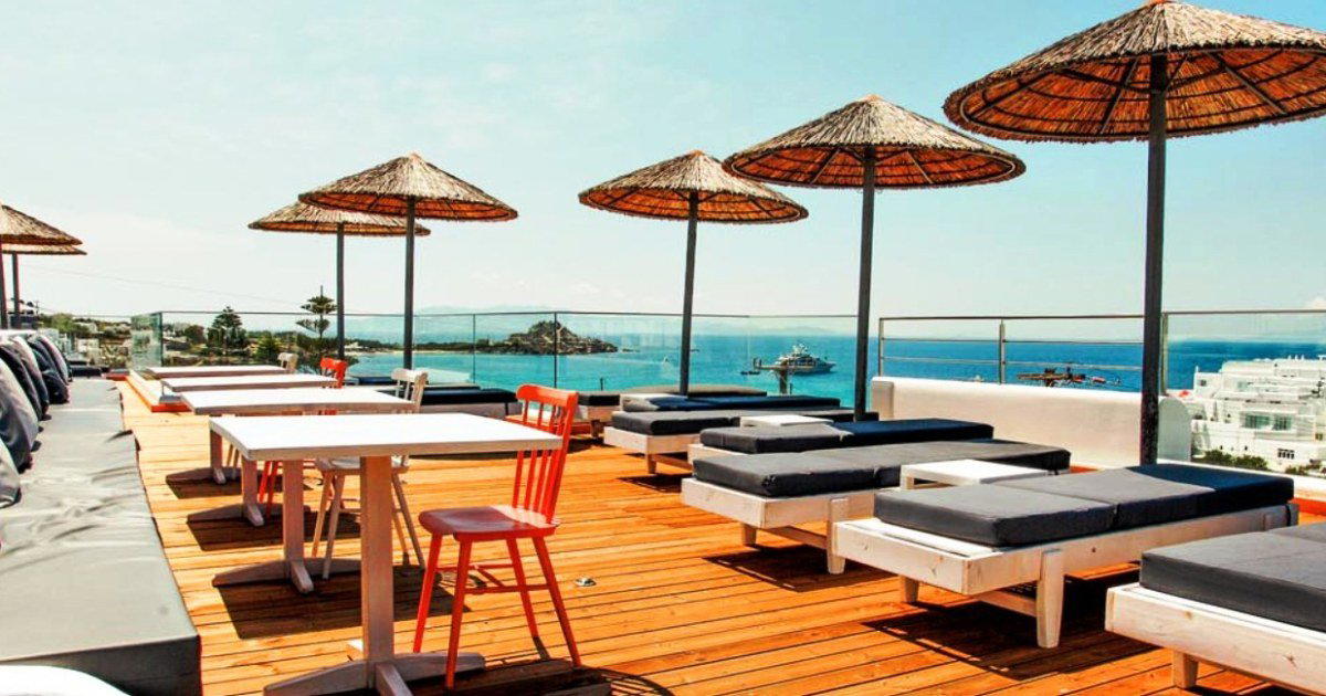 George's Bar bar in Platis Gialos
