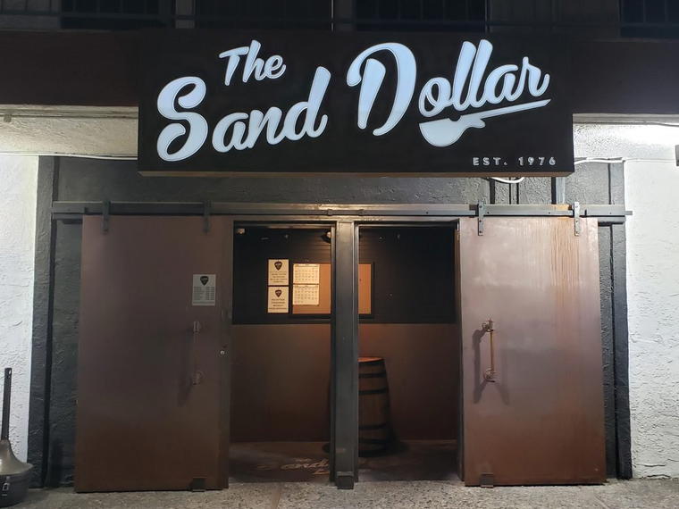 The Sand Dollar Lounge, Paradise, United States