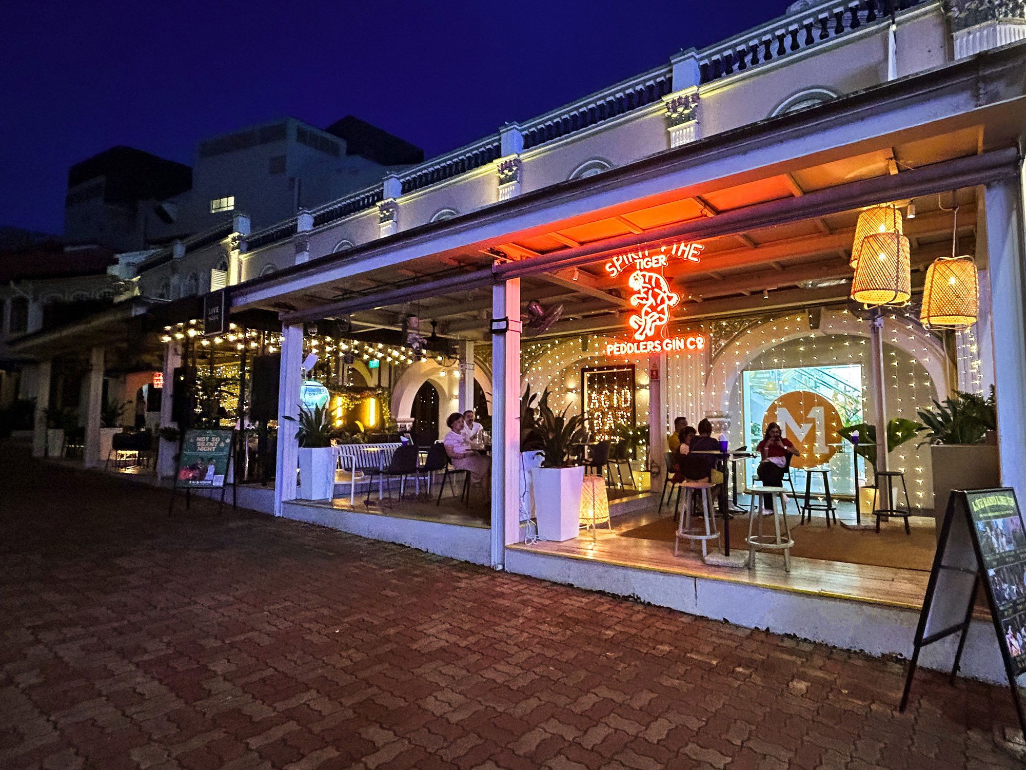 Acid Bar & Restaurant, Bar in Singapore
