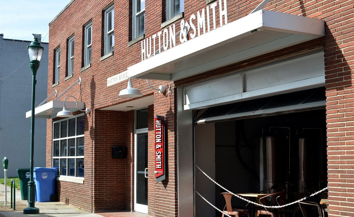 Hutton & Smith Brewing Co., Bar in Chattanooga
