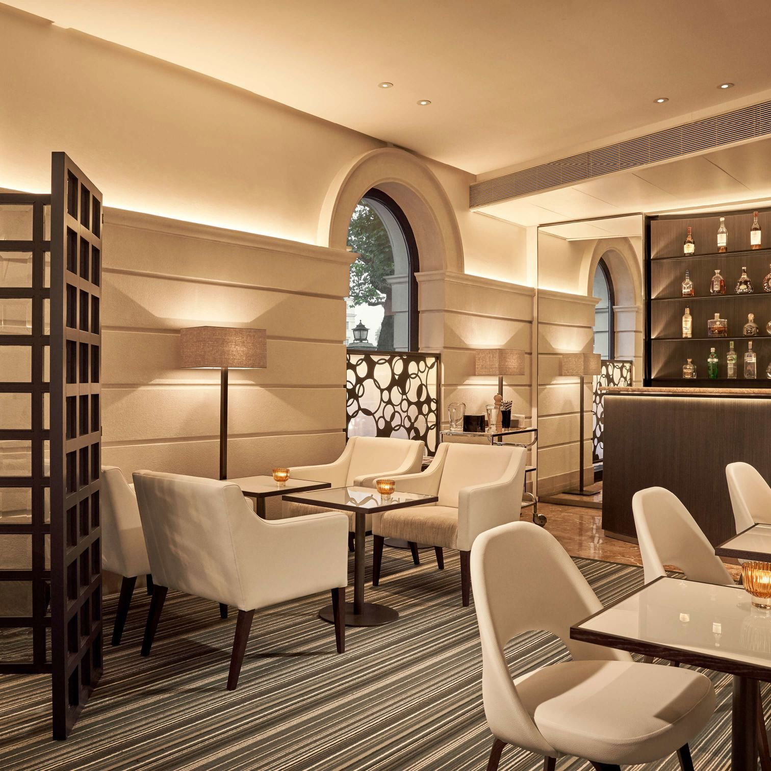 Halkin Bar, Bar in London