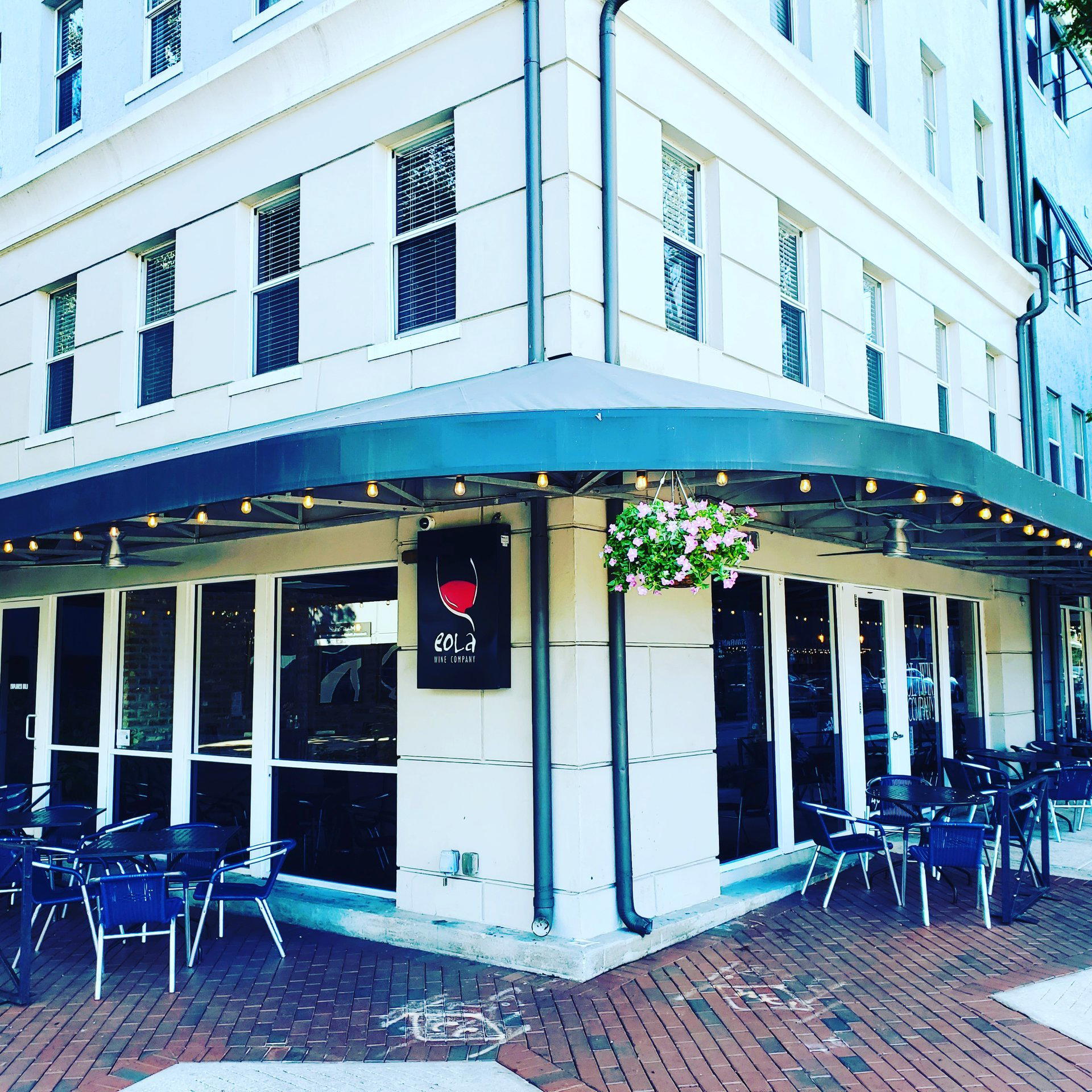 Eola Wine Company bar in Orlando