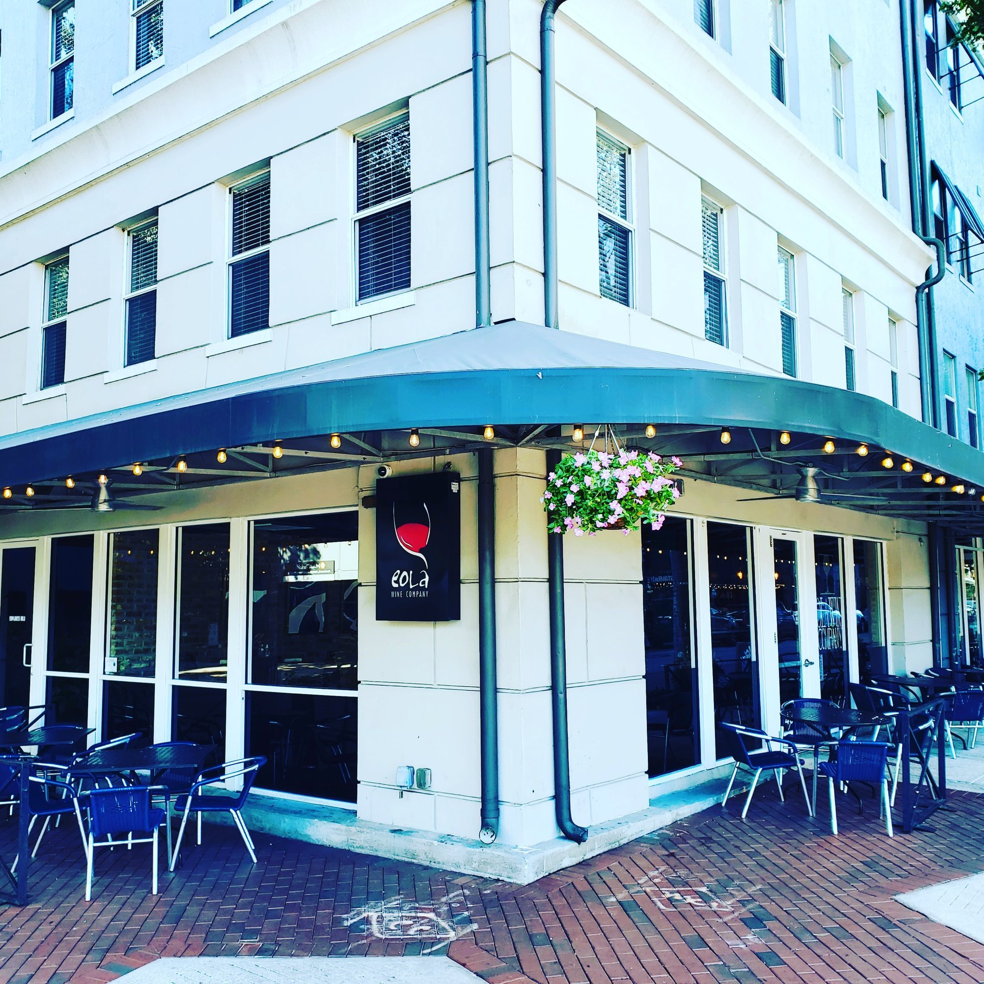 Eola Wine Company bar in Orlando