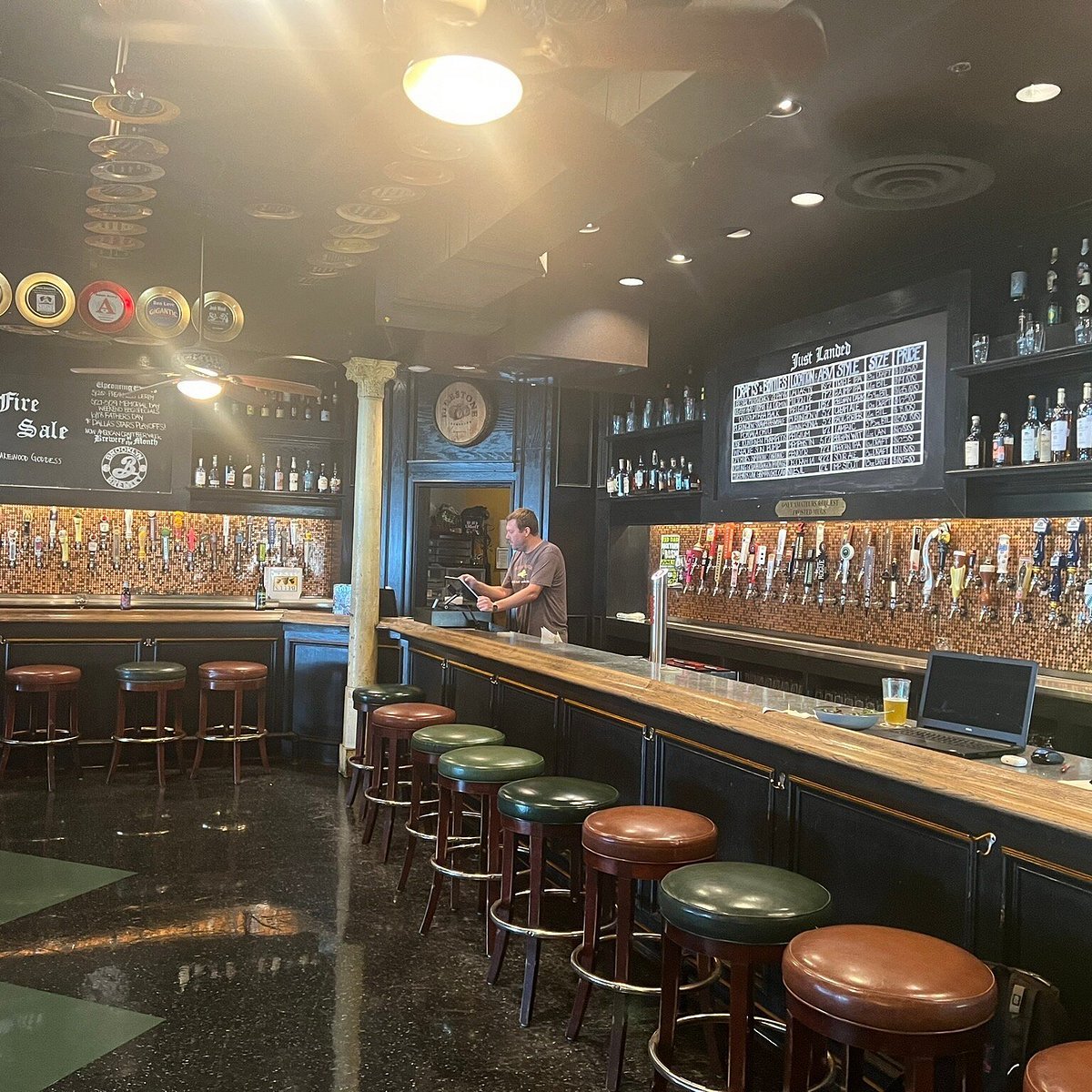 Flying Saucer Draught Emporium bar in Garland, United States