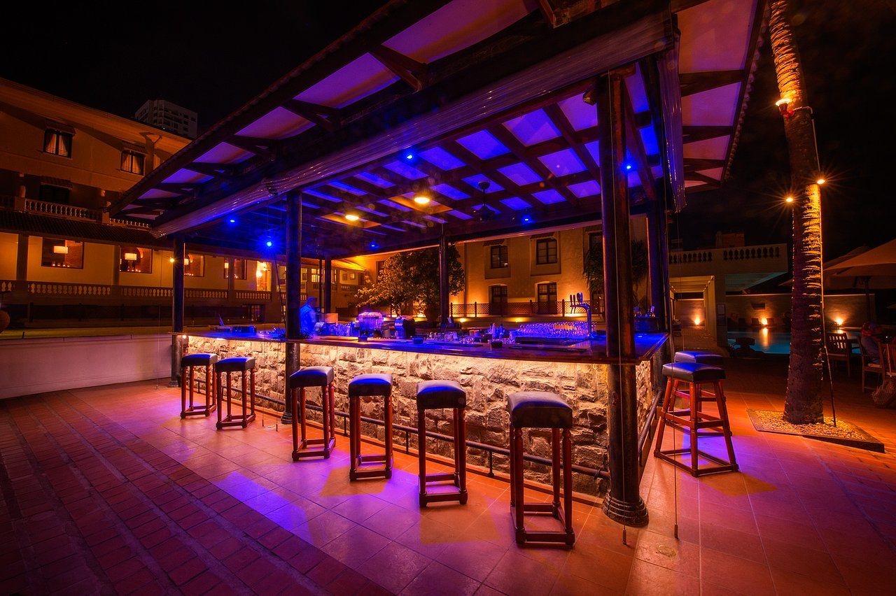 Level3ree Poolside, Bar in Colombo