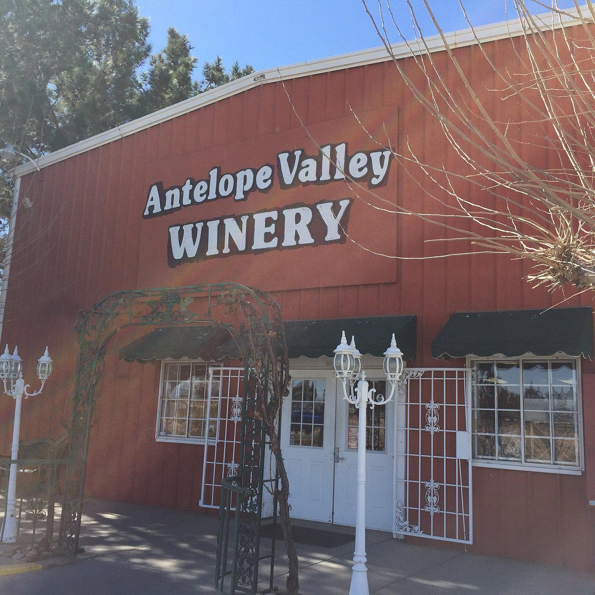 Antelope Valley Winery bar in Lancaster