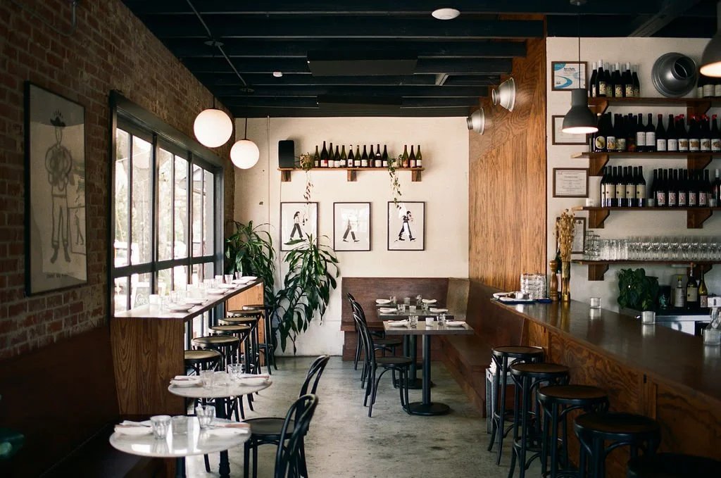 Late Air bar in Savannah, United States
