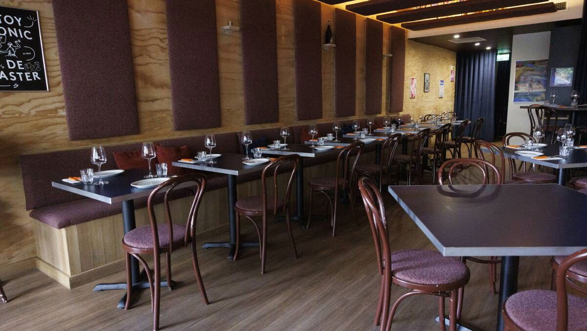 Bar Outro, Bar in Canberra