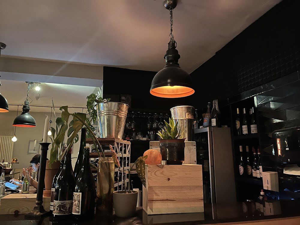 Dr Maury Wine Bar, Bar in Berlin