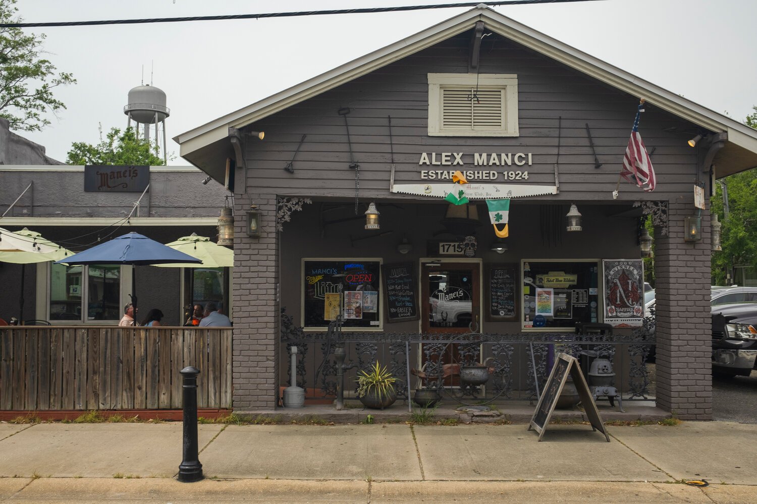 Manci's Antique Club, Daphne, United States