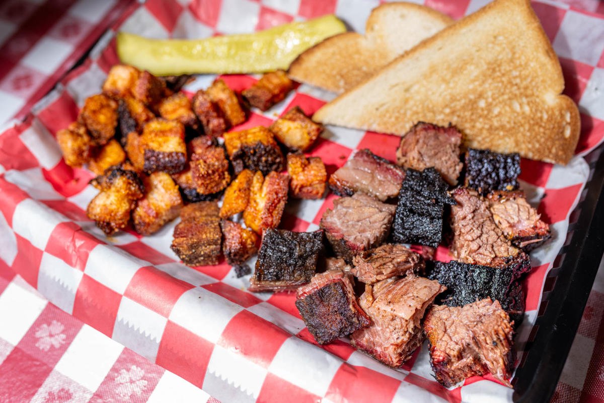 Hayward's Pit Bar B Que & Catering, Bar in Shawnee