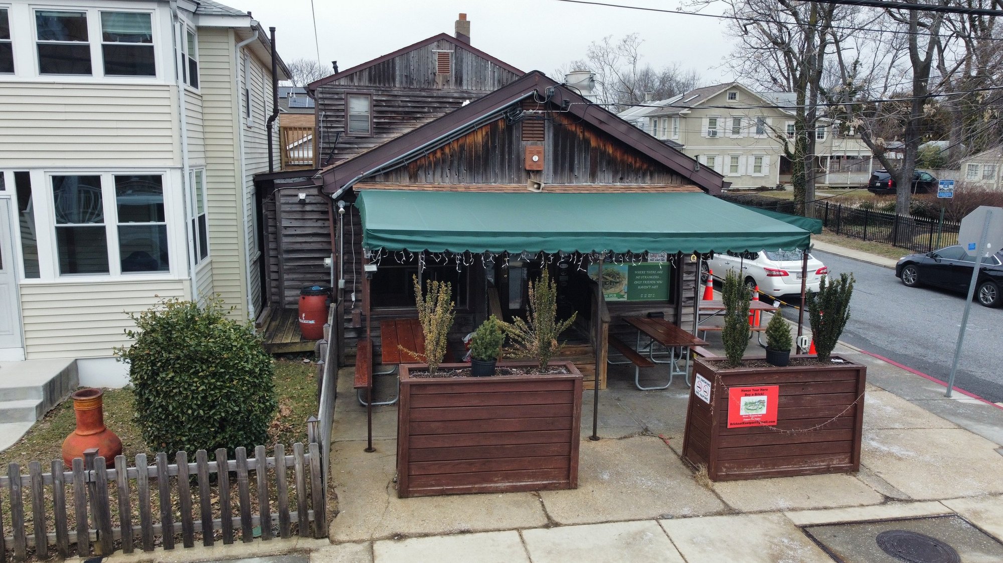 Davis' Pub