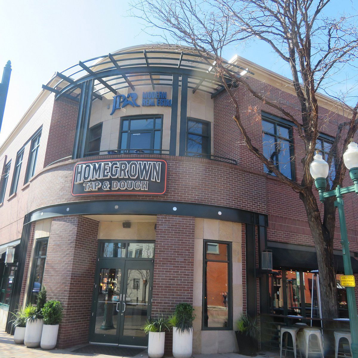 Homegrown Tap & Dough, Bar in Arvada