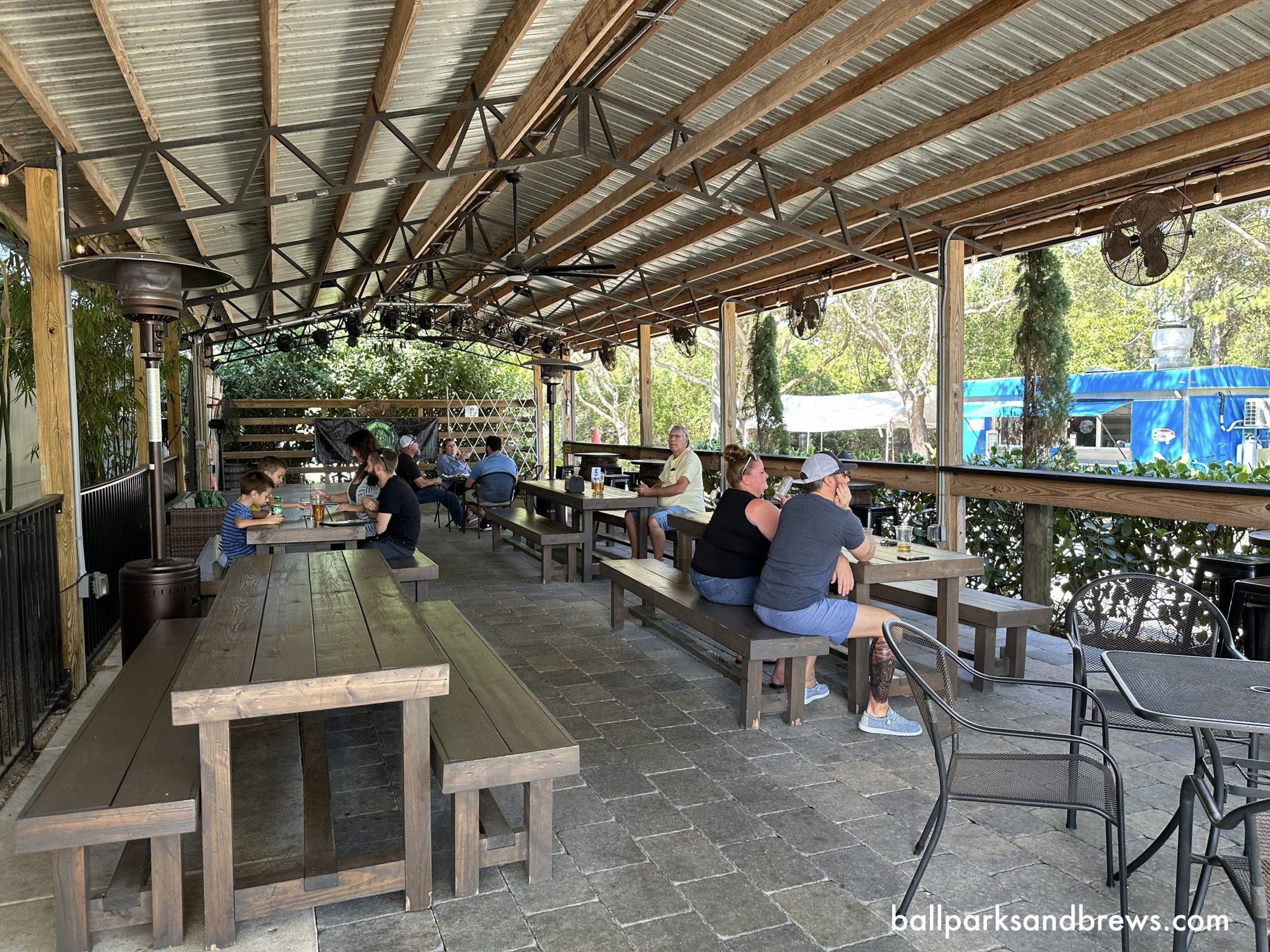 Hop Life Brewing bar in Port St Lucie, United States