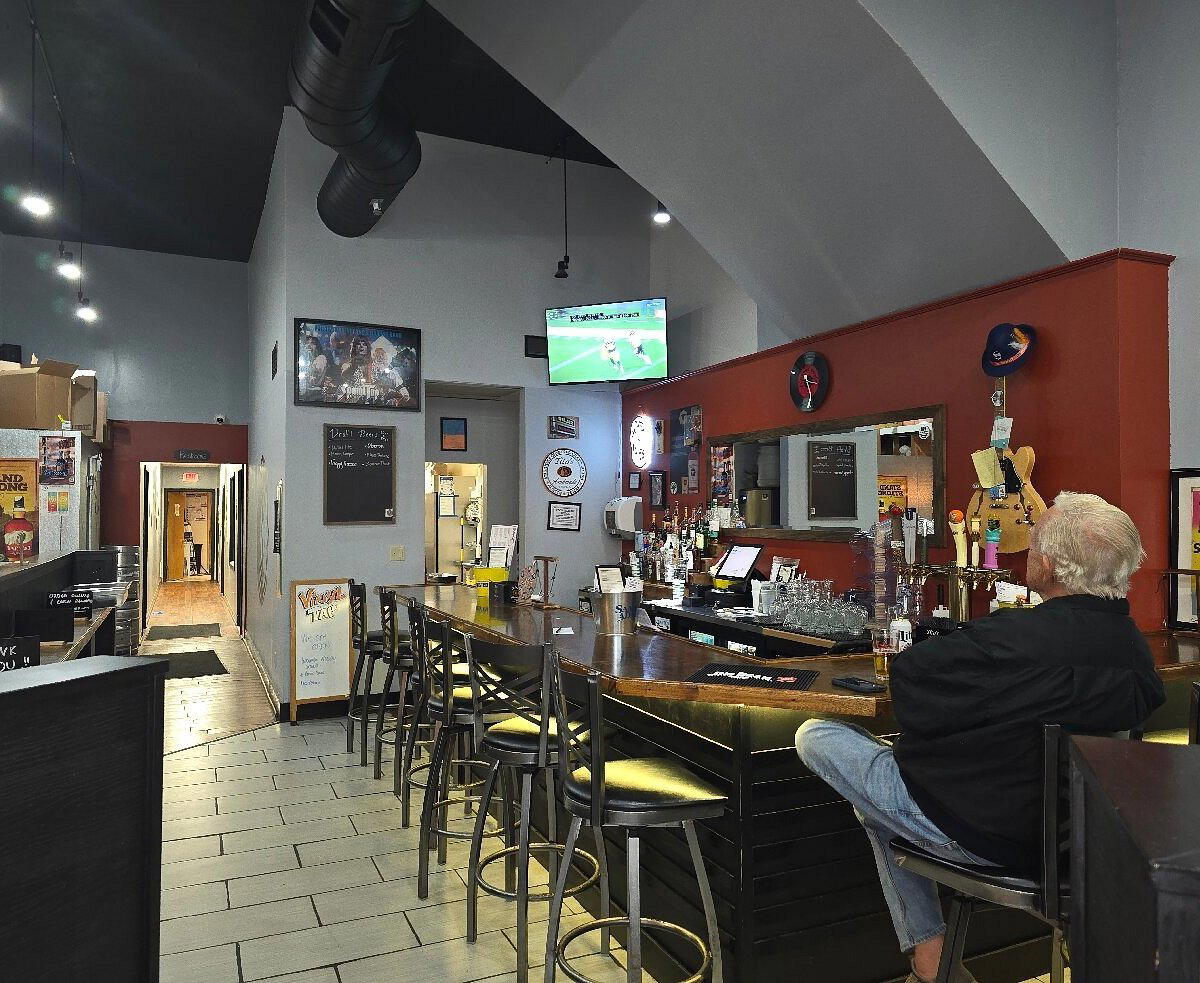 Vinyl Tap and Table, Mishawaka, United States
