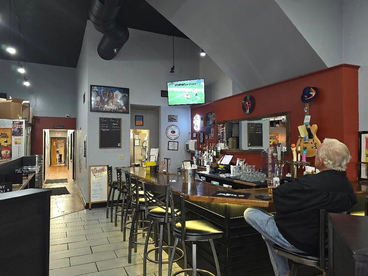 Vinyl Tap and Table, Mishawaka, United States