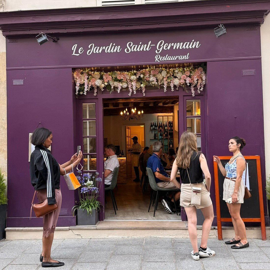 Le Jardin bar in Paris