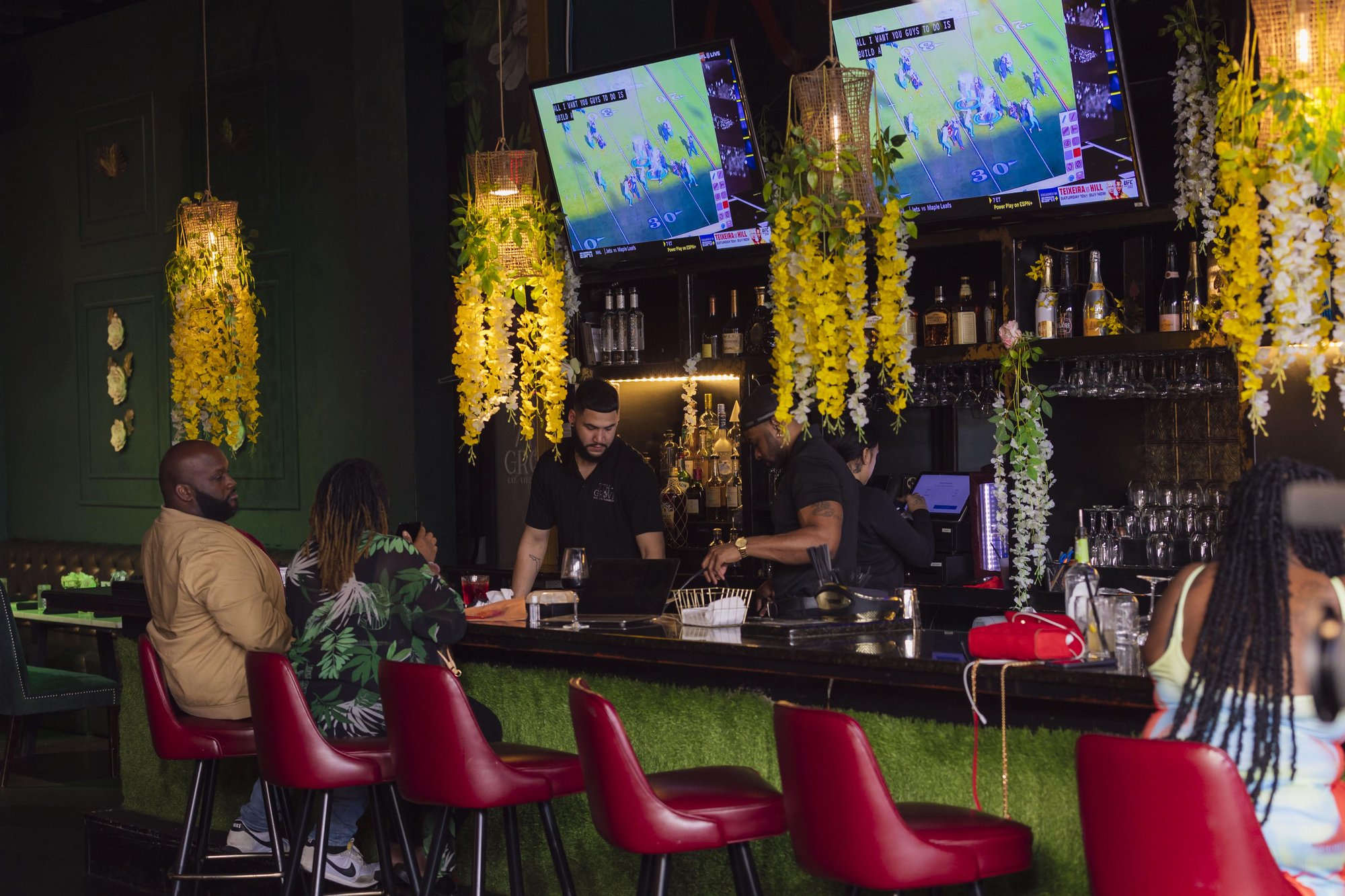 7th + Grove bar in Tampa, United States