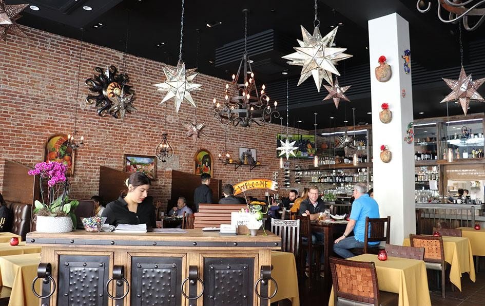 ANAYA'S RESTAURANT bar in Pasadena, United States