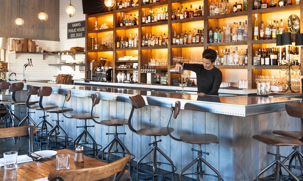 Hawks Public House bar in Sacramento