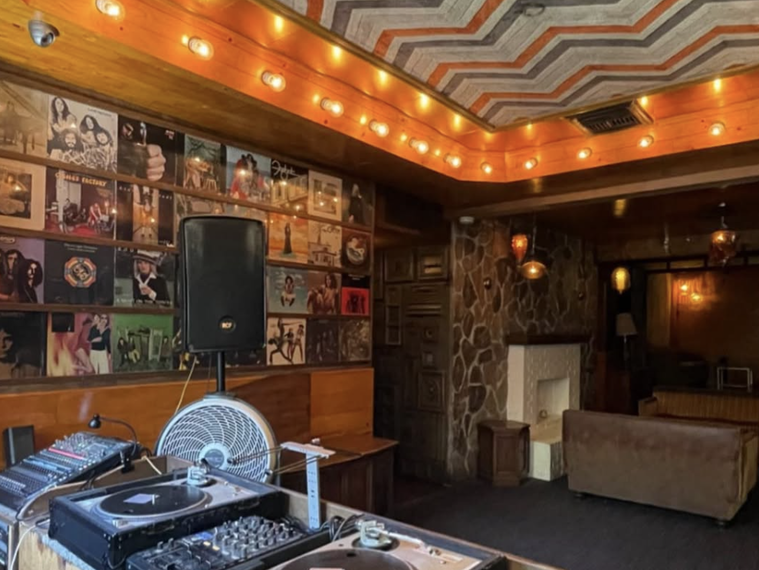 Good Times at Davey Wayne's, Los Angeles, United States