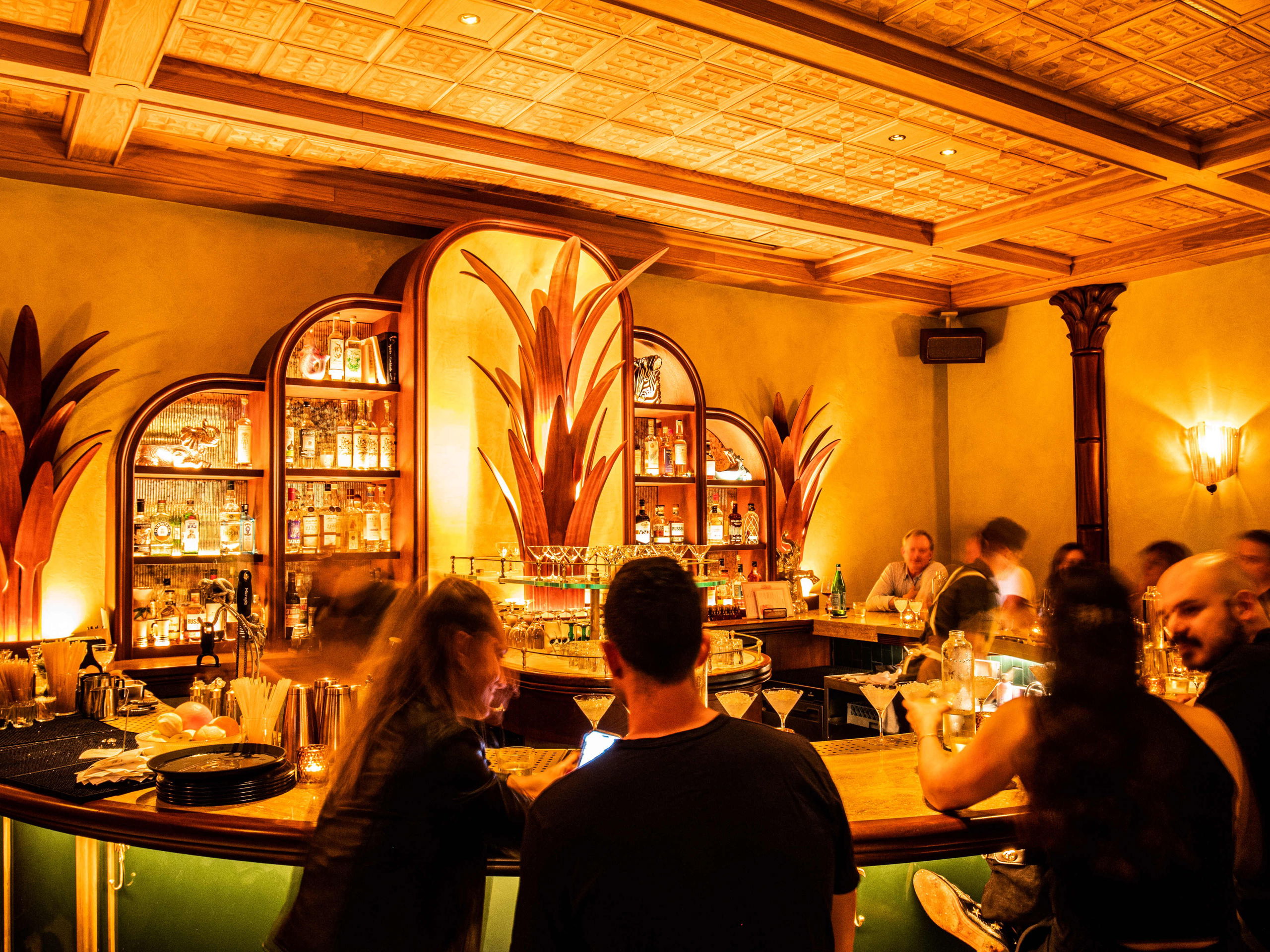 Right Hand, Bar in Miami